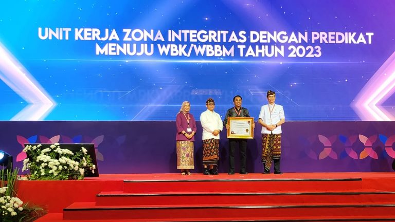 Kepala Puslatbang KMP Menerima Sertifikat Predikat WBBM dari Kementerian PAN-RB